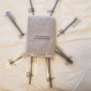 NEW! Avon pro make up brushes and case
